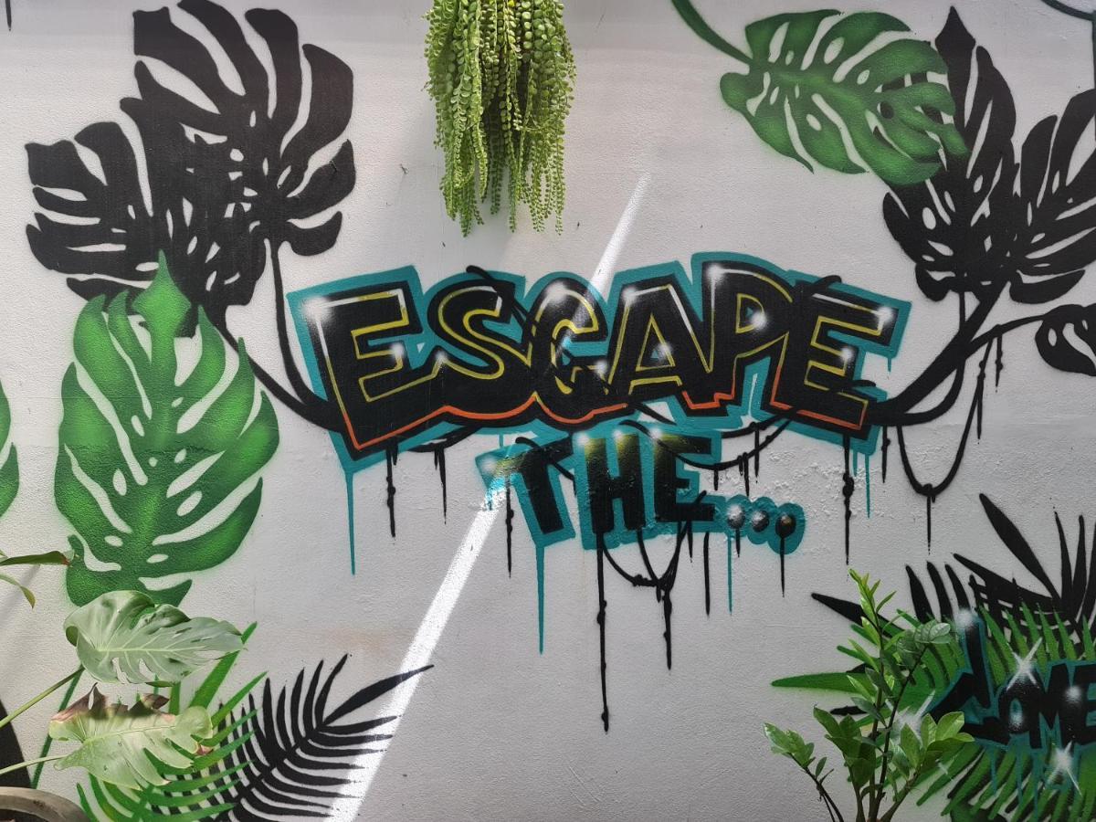 Somewhere To Escape - Hometel Bangkok Kültér fotó