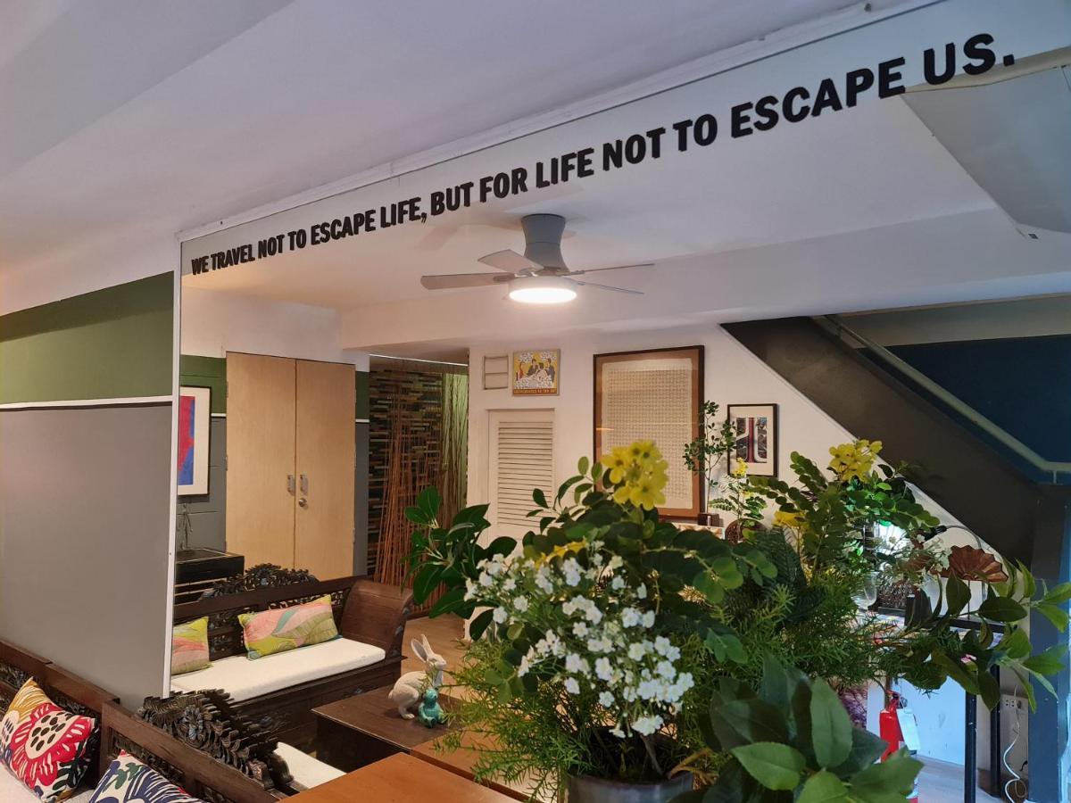 Somewhere To Escape - Hometel Bangkok Kültér fotó
